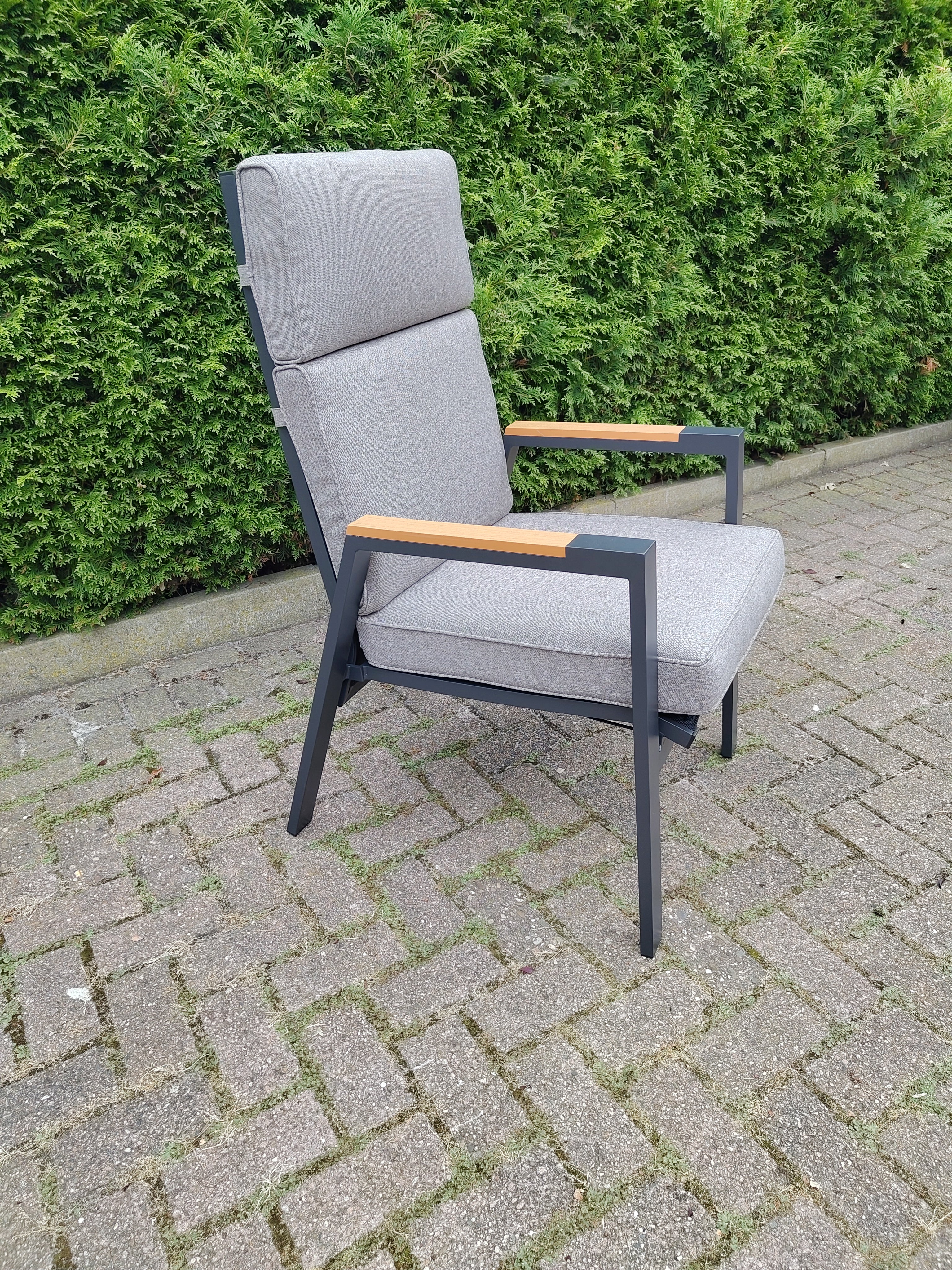 Milano verstelbare stoel - Taupe met teak Armleuning