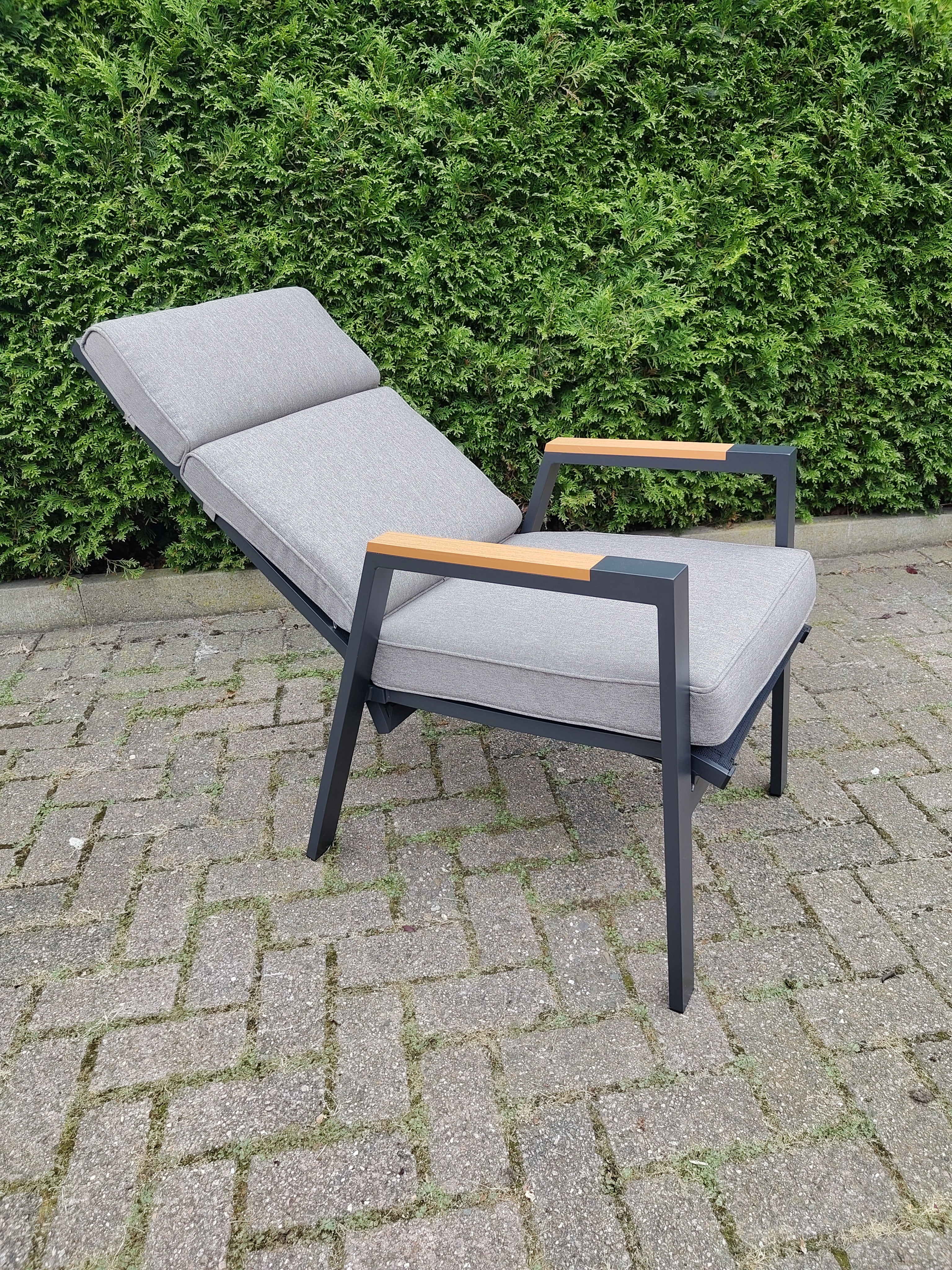 Milano verstelbare stoel - Taupe met teak Armleuning