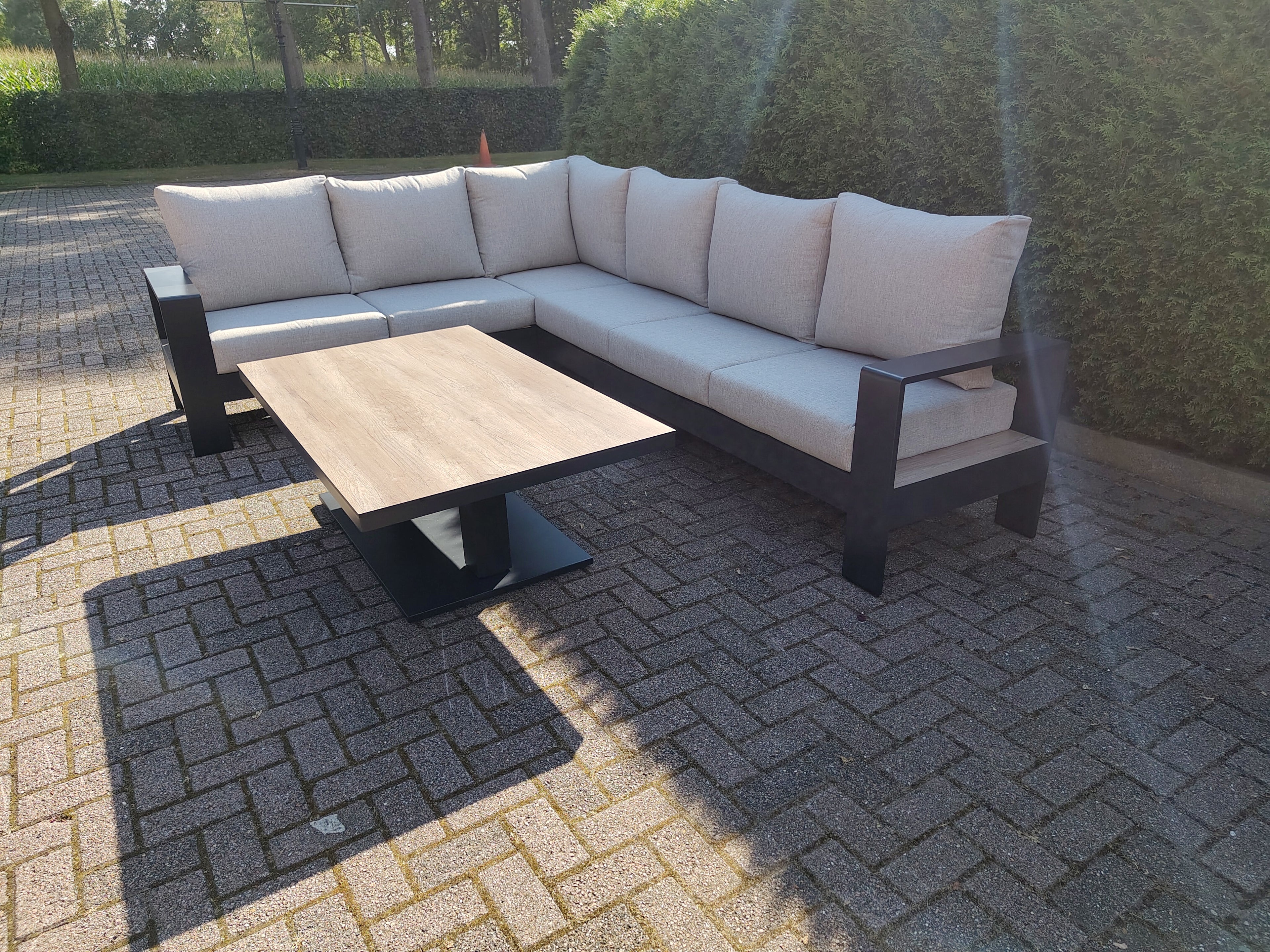 Castello Cornerset Beige met HPL Lift Tafel