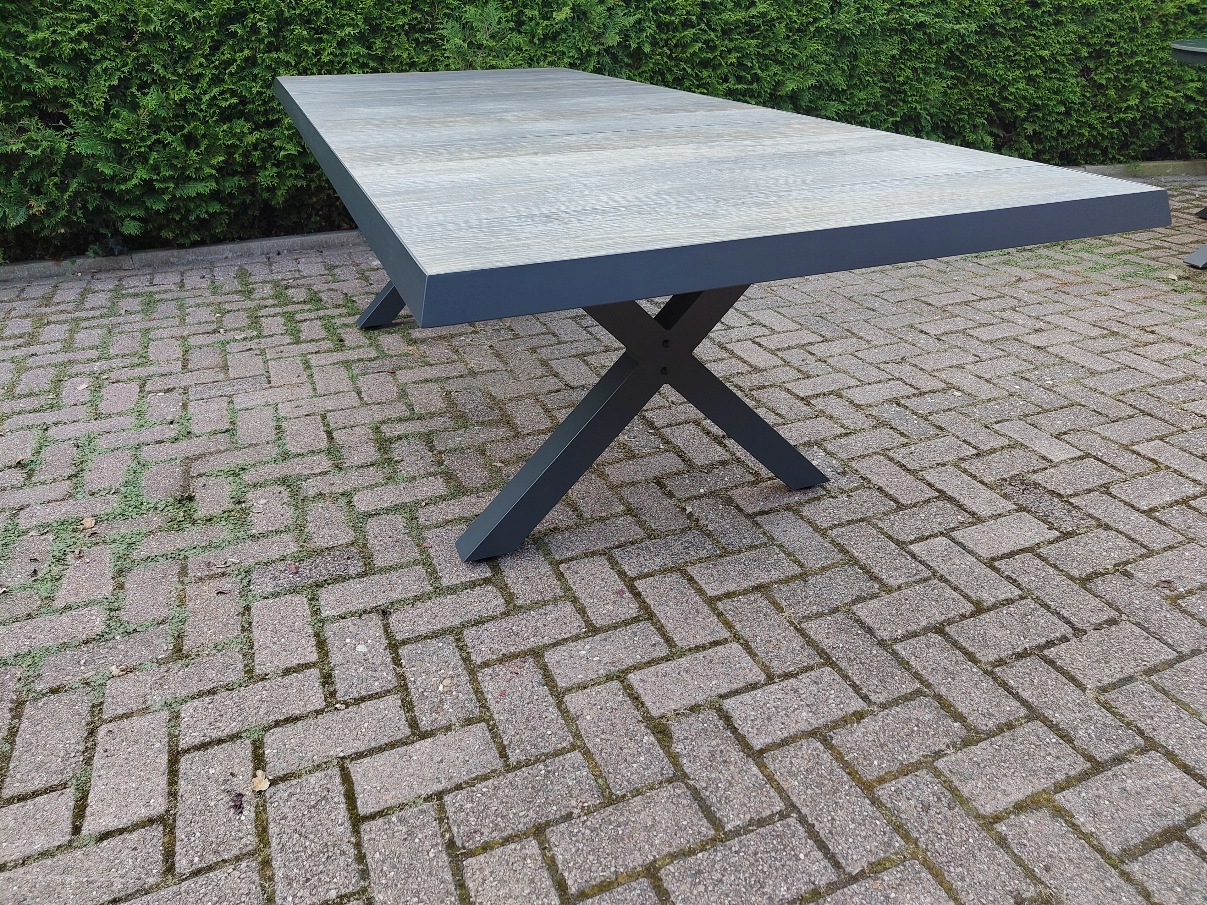 Tafel Castilla Negro Met Kruispoot 243x103cm
