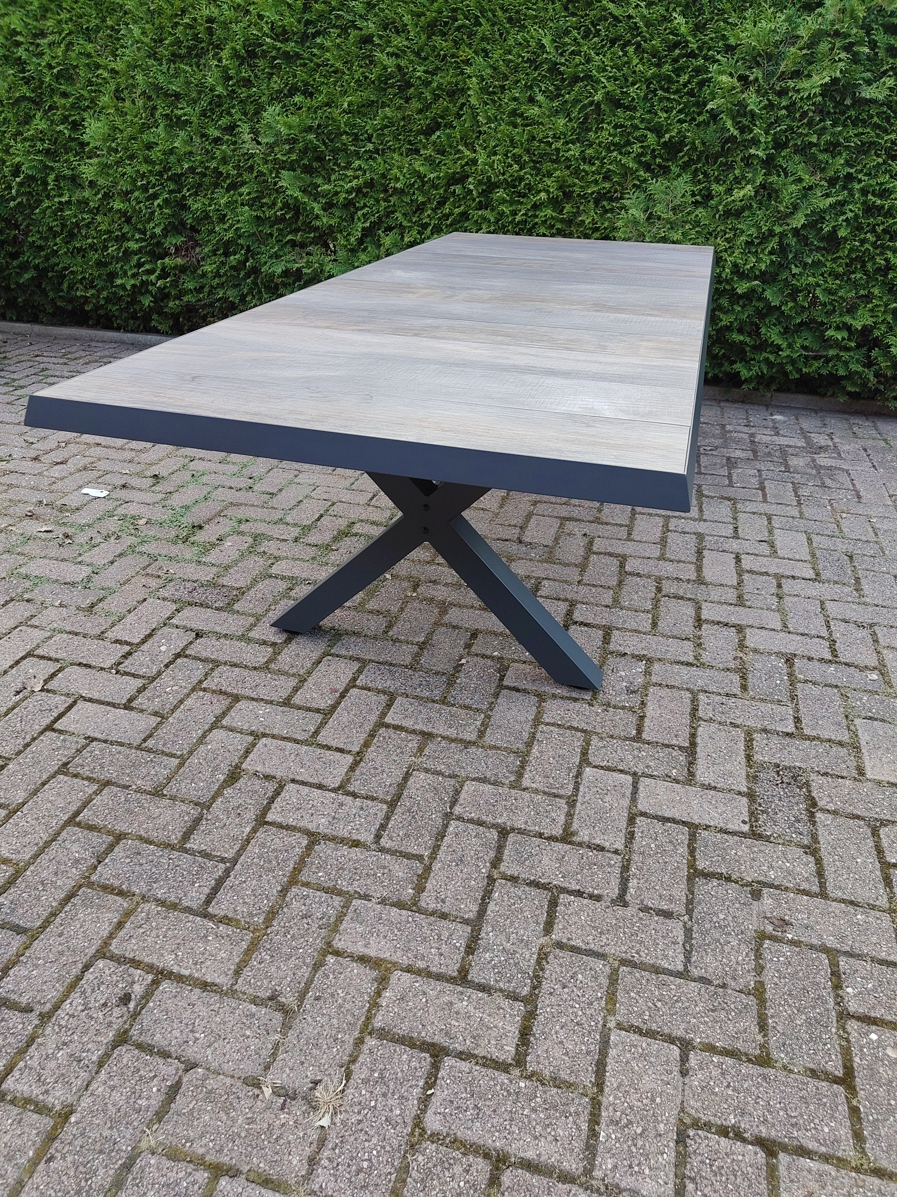 Tafel Castilla Negro Met Kruispoot 243x103cm